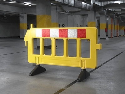 现代路障