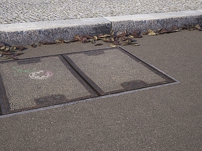 现代道路设施 路牙 井盖 马路