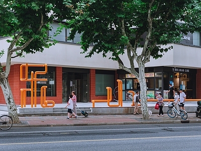 白天城市街道外景