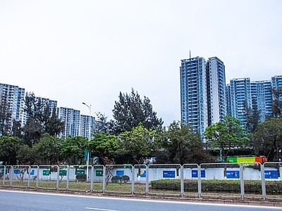 白天城市街道外景