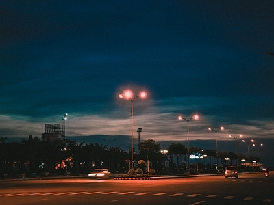 现代街道外景 城市街道 夜景 路口 人行道