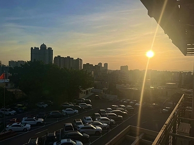 现代街道外景 日落停车场 停车场 街道 城市日落 城市外景
