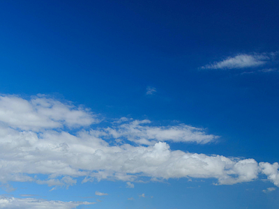 现代天空外景 白天天空 干净晴朗的天空 通透的 蓝天白云