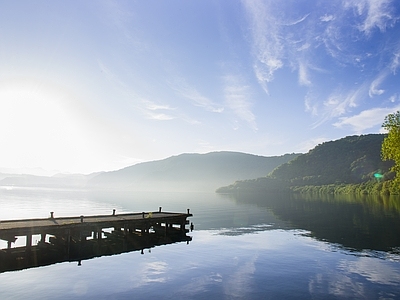 现代风景 湖边风景 白天