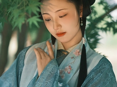 现代纸书本 古装写生 照片
