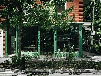 现代复古街道外景 夏季树林人行道 商业街外景 街边树荫林荫路口 街道十字路口商店 绿化带道路柏油路