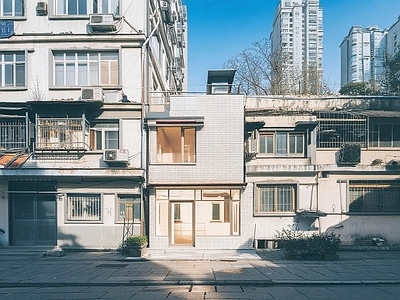 现代街道外景 城市老城区街景 白天旧建筑外景