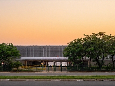 现代街道外景 城市黄昏街道外景