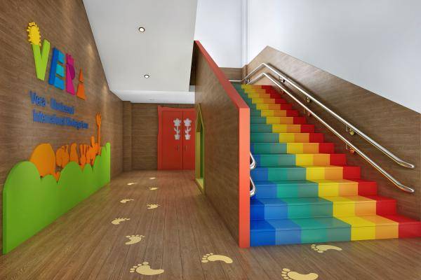 现代幼儿园楼梯间 双跑楼梯 扶手 墙饰