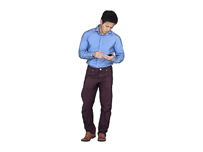站立看手机男子